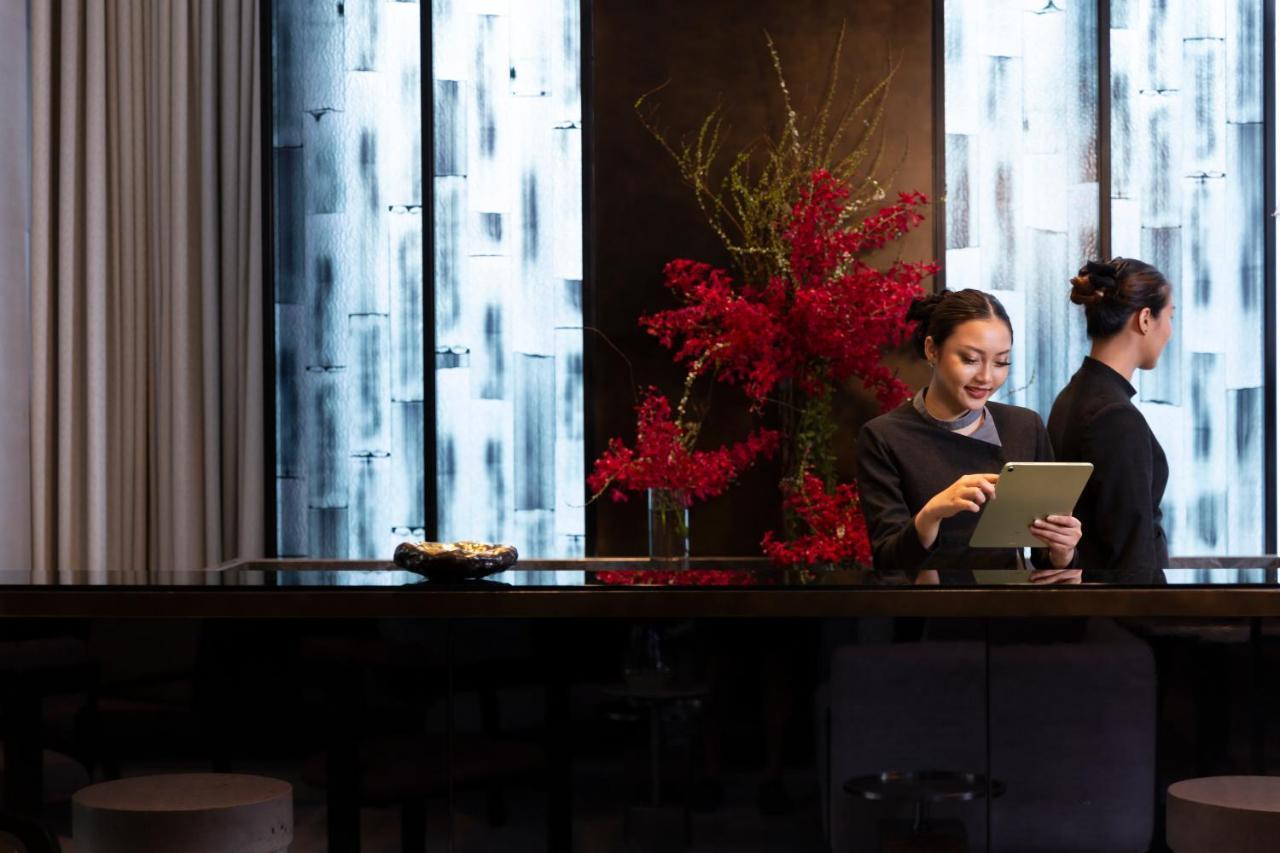 Отель Ascott Thonglor Бангкок Экстерьер фото Concierge at The Landmark, Hong Kong