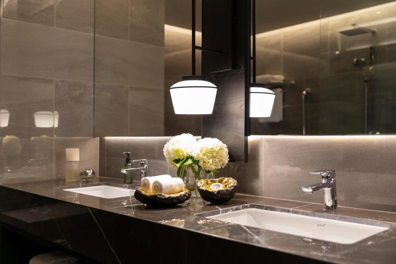 Отель Ascott Thonglor Бангкок Экстерьер фото Bathroom