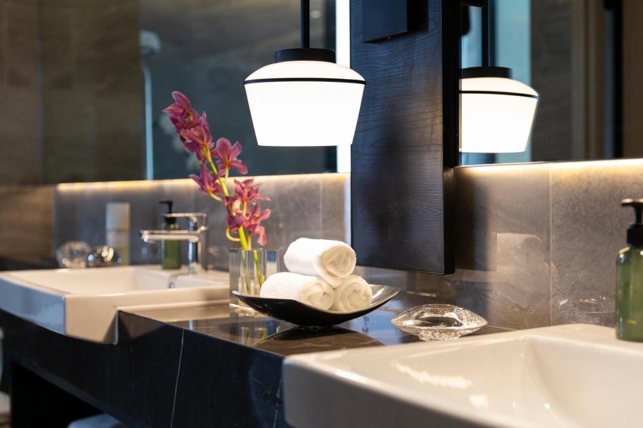Отель Ascott Thonglor Бангкок Экстерьер фото Bathroom