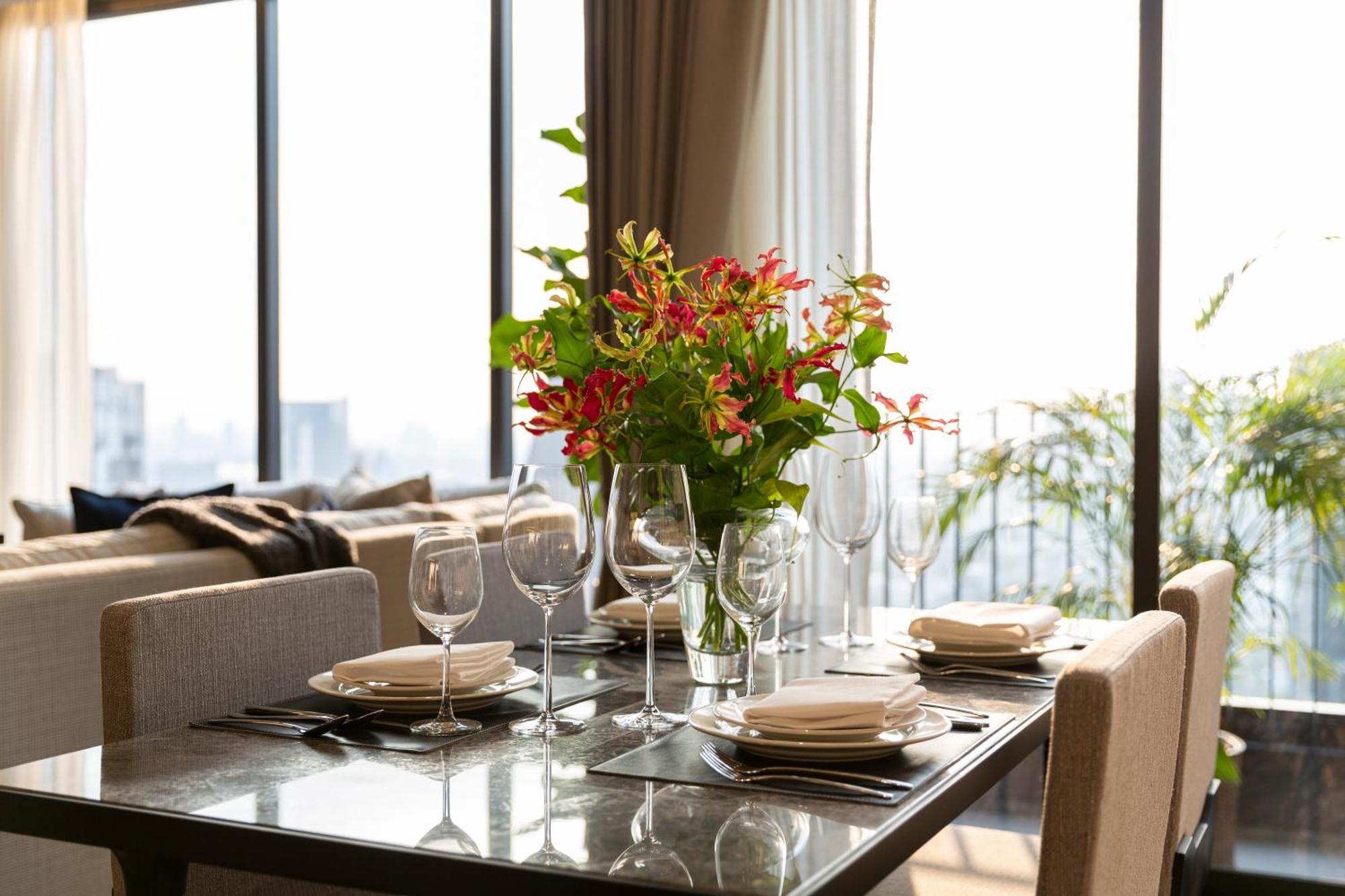 Отель Ascott Thonglor Бангкок Экстерьер фото A dining room