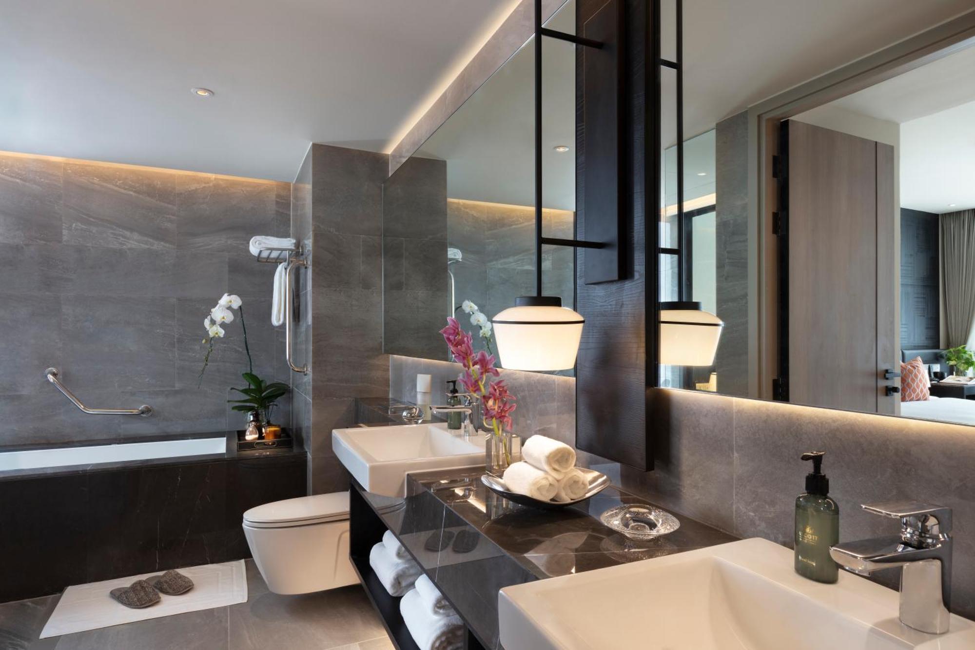 Отель Ascott Thonglor Бангкок Экстерьер фото Bathroom