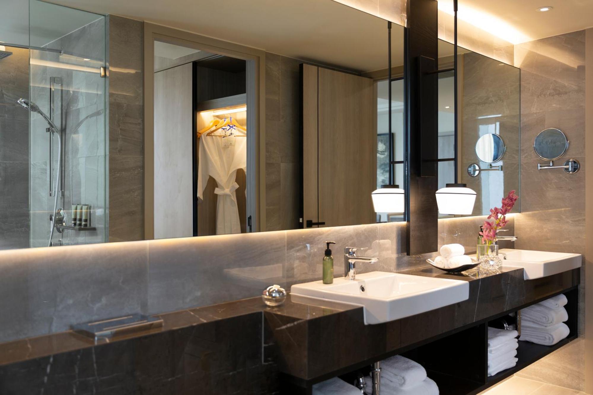 Отель Ascott Thonglor Бангкок Экстерьер фото Bathroom